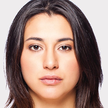 Model_schwarzhaarig