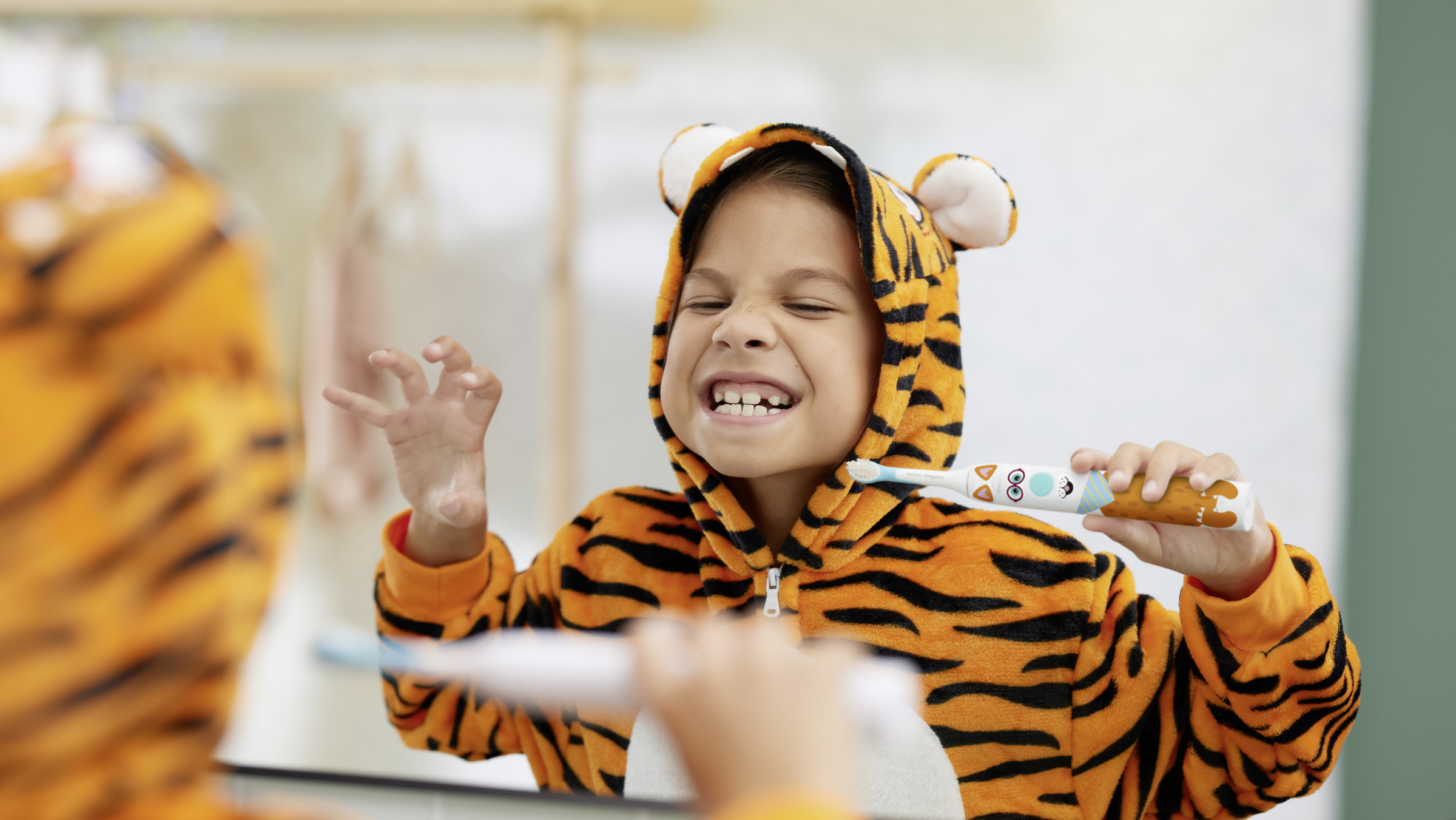 فرشاة أسنان كهربائية للأطفال من سن 3 سنوات HX3601/01 4