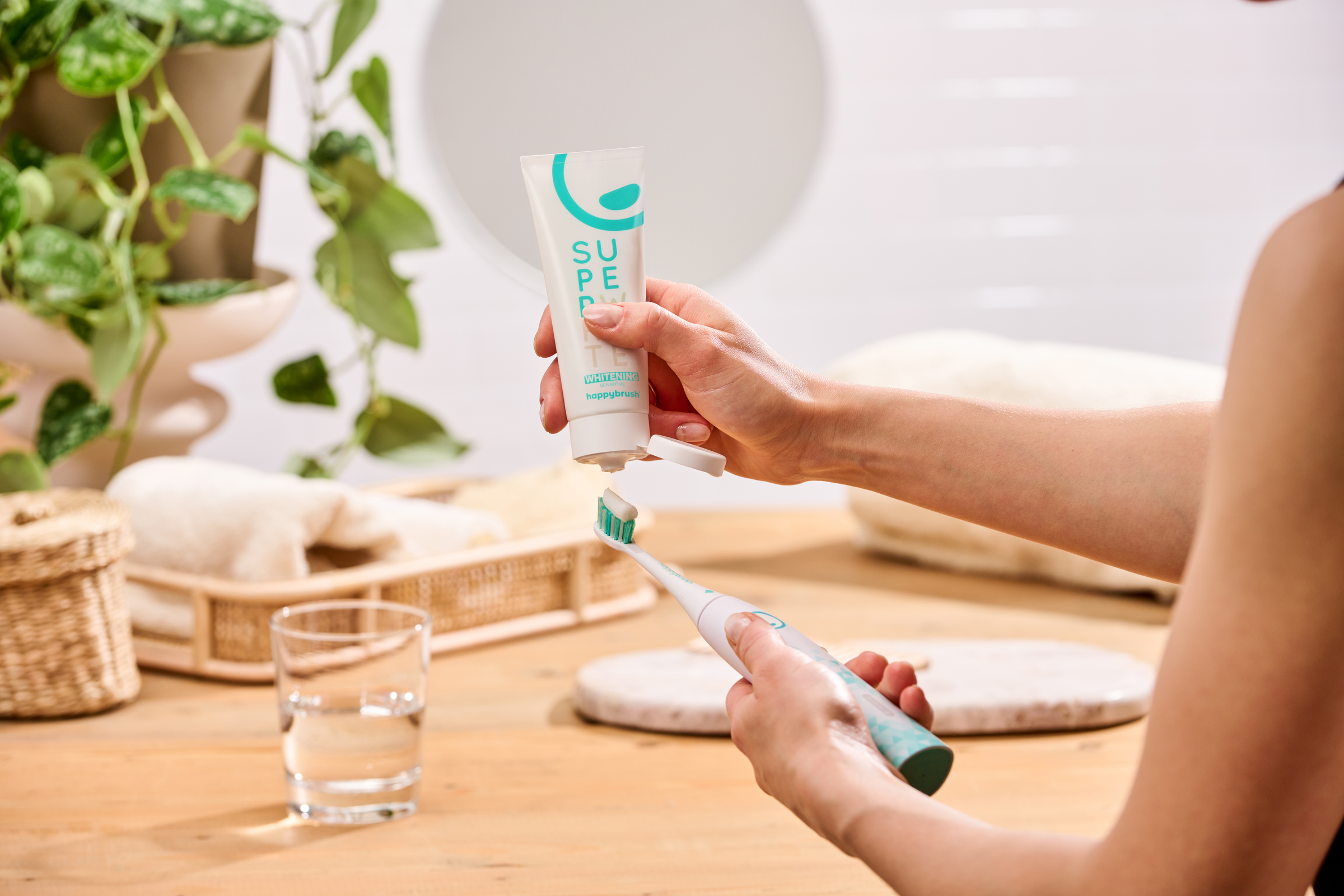 معجون أسنان SuperWhite 4