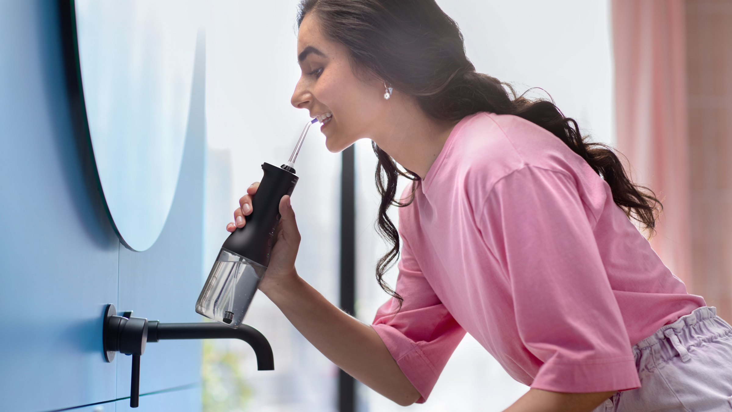 جهاز تنظيف الأسنان بالخيط المائي اللاسلكي HX3826/33 3