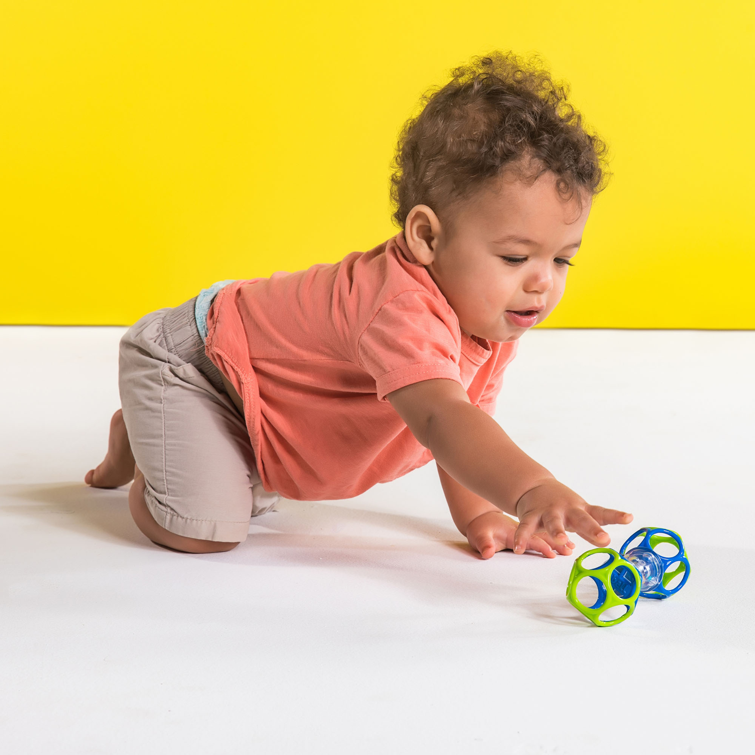 Oball Rassel Ball Spielzeug für Kind Baby Rollin' Rainstick Mehrfarbig K81030 