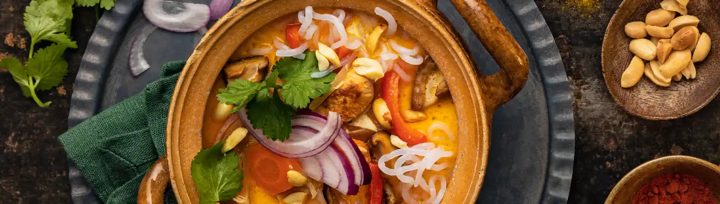 Hühnersuppe mit Ingwer und Konjaknudeln