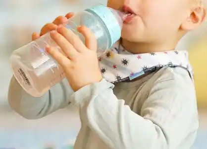 CM_Babyentwicklung_Flaschen-Becher.jpg.2019-03-05-19-08-01.jpg