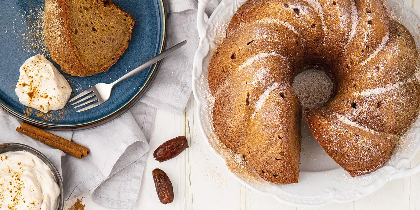 T50_Content_enerBiO_Rezepte_Weihnachtsbaeckerei_Dattelkuchen_1376x688.jpg