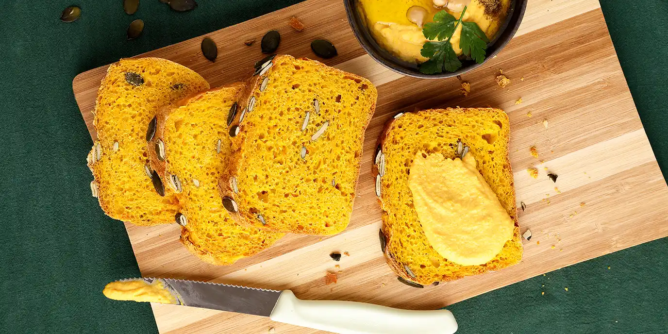 Rezept: Kürbis-Brot mit Kürbis-Hummus
