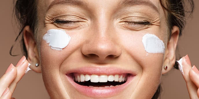 Hyaluronsäure versorgt die Haut mit Feuchtigkeit