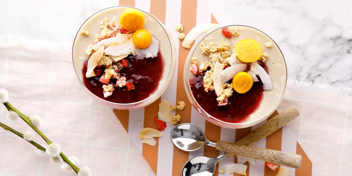 Kokos Pannacotta mit Granola-Topping