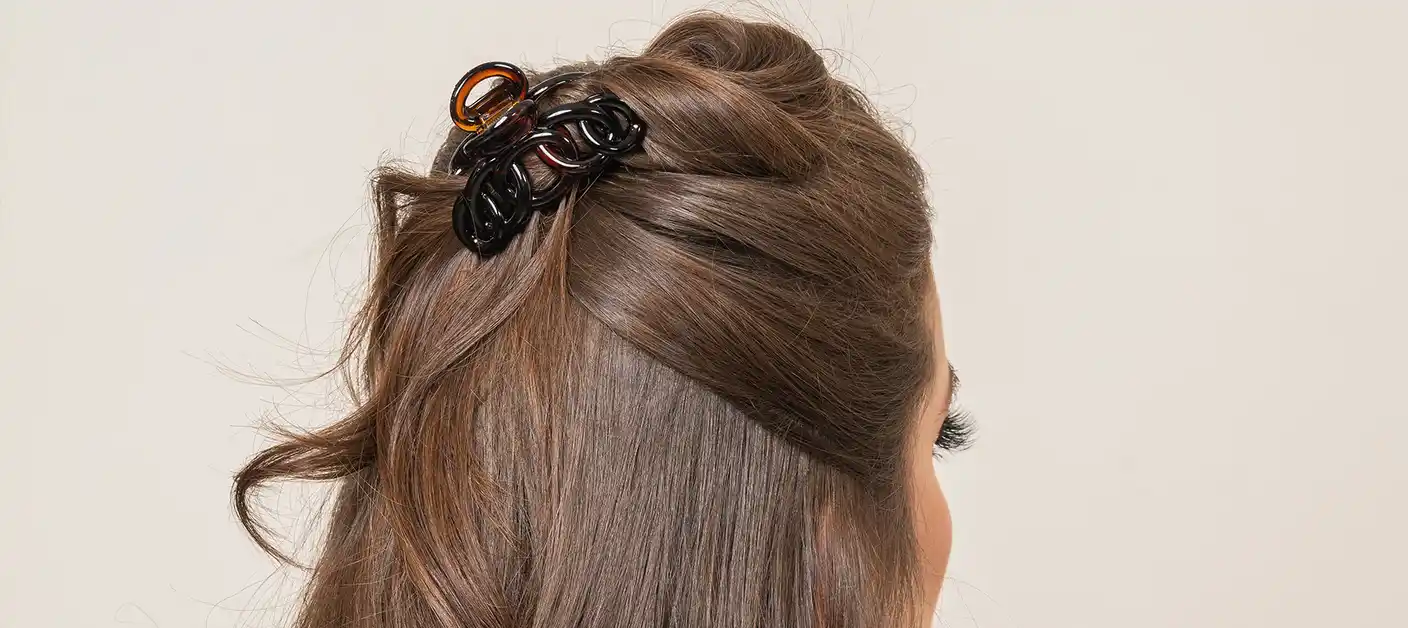 Braune Haare stylen