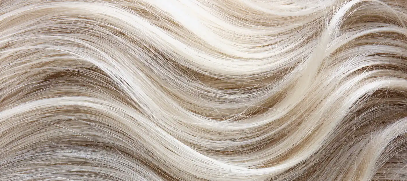 Platinblonde Strähnen